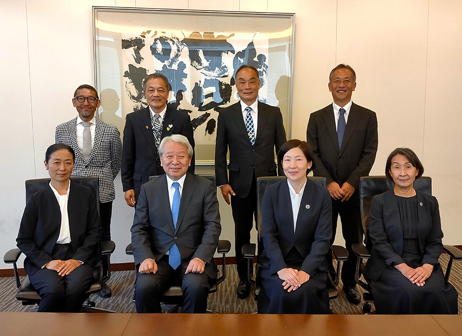 Their Majesties the Emperor and Empress of Japan Met with Returned Senior Volunteers (SV) and Senior Volunteers for Nikkei Communities (NSV)