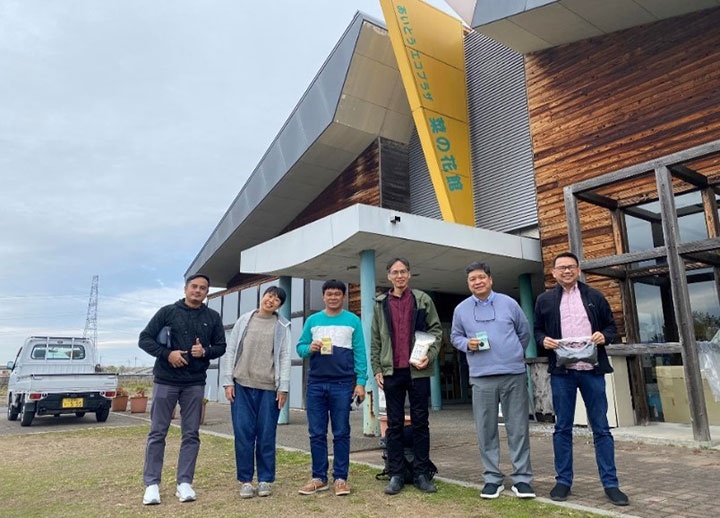 Trainees during their visit as the Aito EcoPlaza in Higashitomi City, Shiga Prefecture.