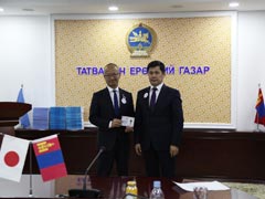 プロジェクト総括の岩下検一郎と国税庁長官のD.Zandanbat