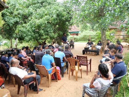 農家グループとの意見交換（Kadiyangalla,　Anuradhapura）