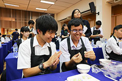 タイ人生徒とのお菓子作り