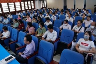 セミナーに参集した研究者と施設維持管理担当者の画像