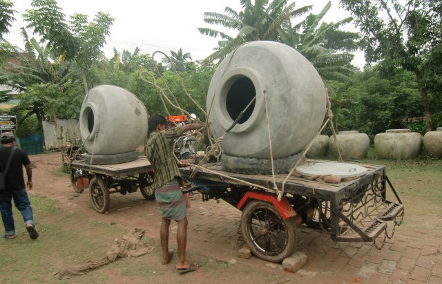 輸送される雨水タンク