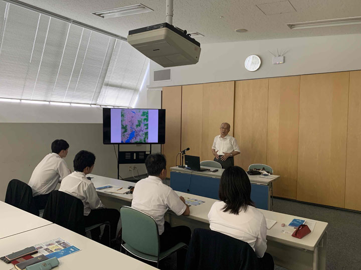 長崎県出身の出発前隊員へ平和学習を実施しました。