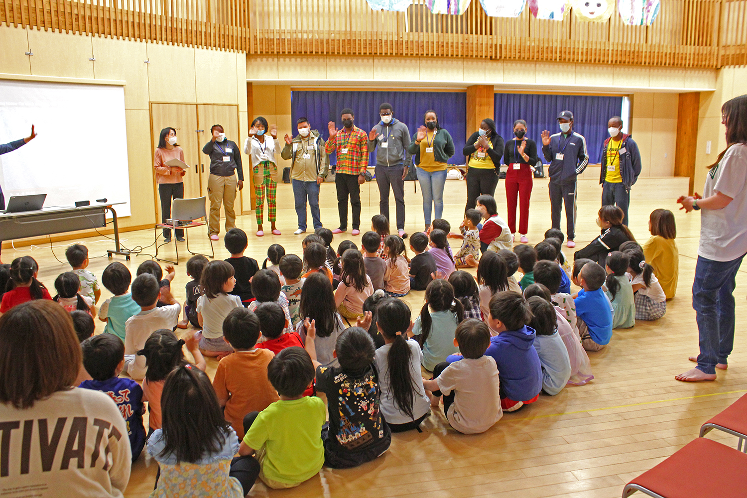 研修員全員で園児たちにご挨拶