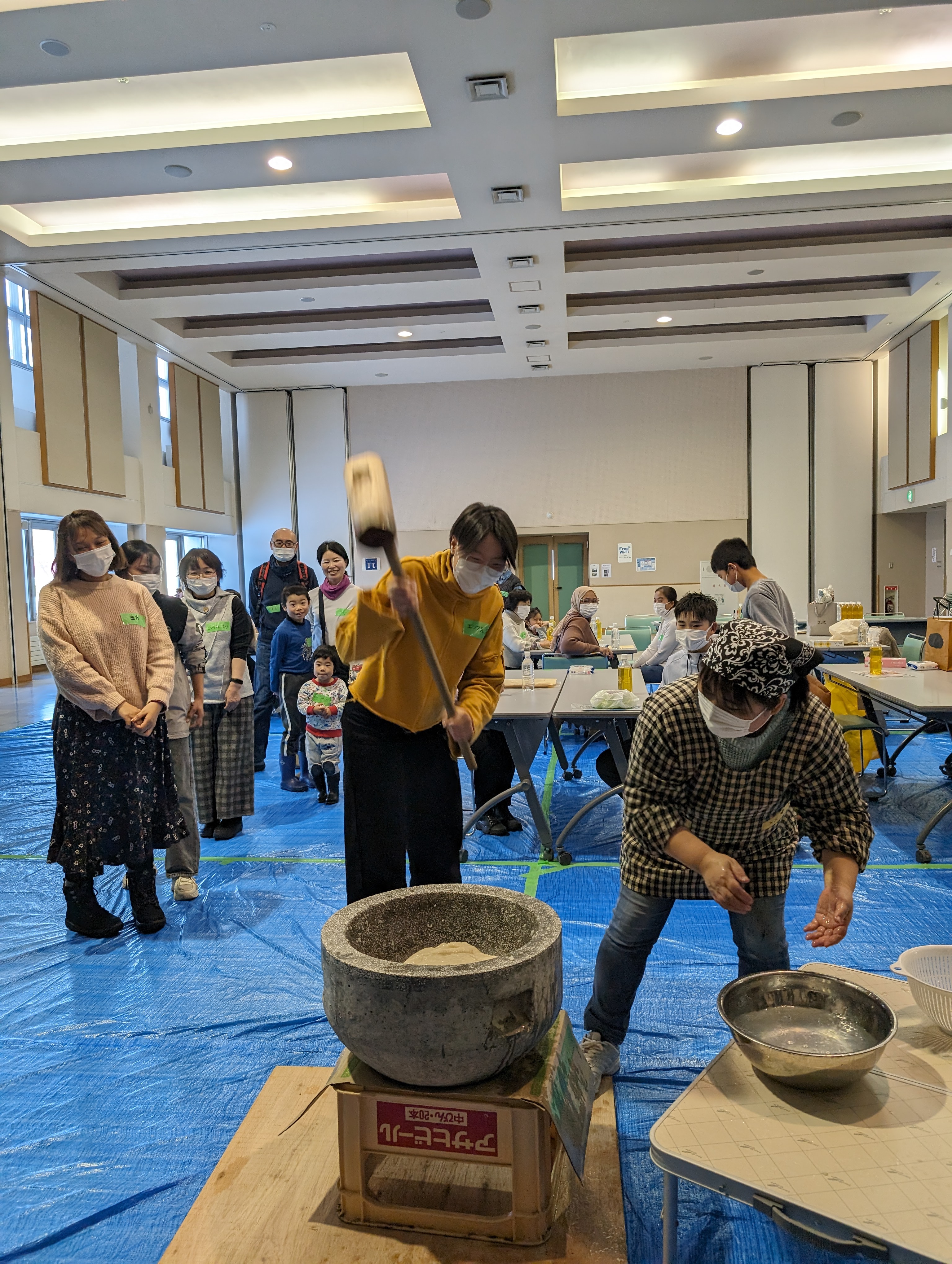 餅つき大会で交流しました