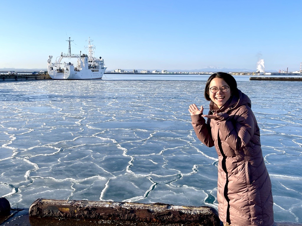 蓮の葉氷に驚き