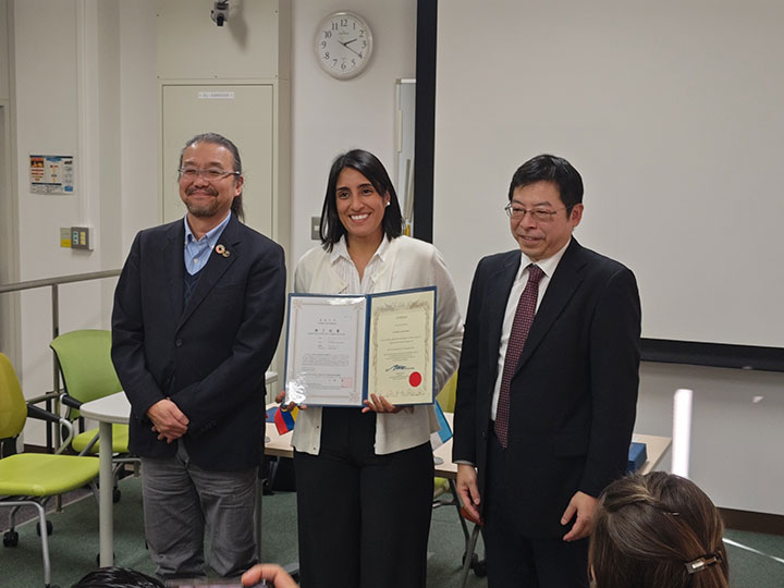 （左）愛媛大学小林修教授 （右）JICA四国山村直史所長