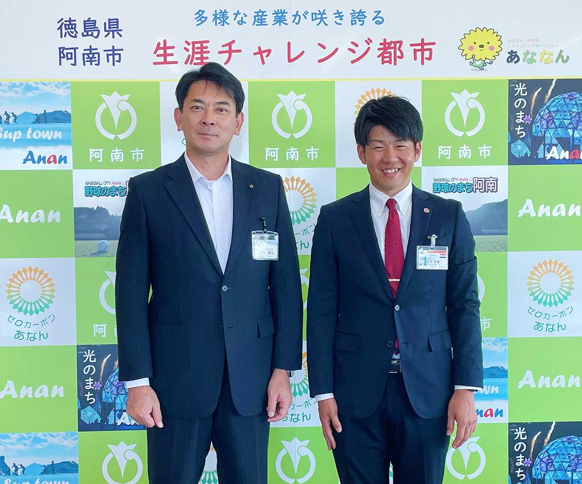 7/26阿南市 左から、岩佐市長、篠原さん