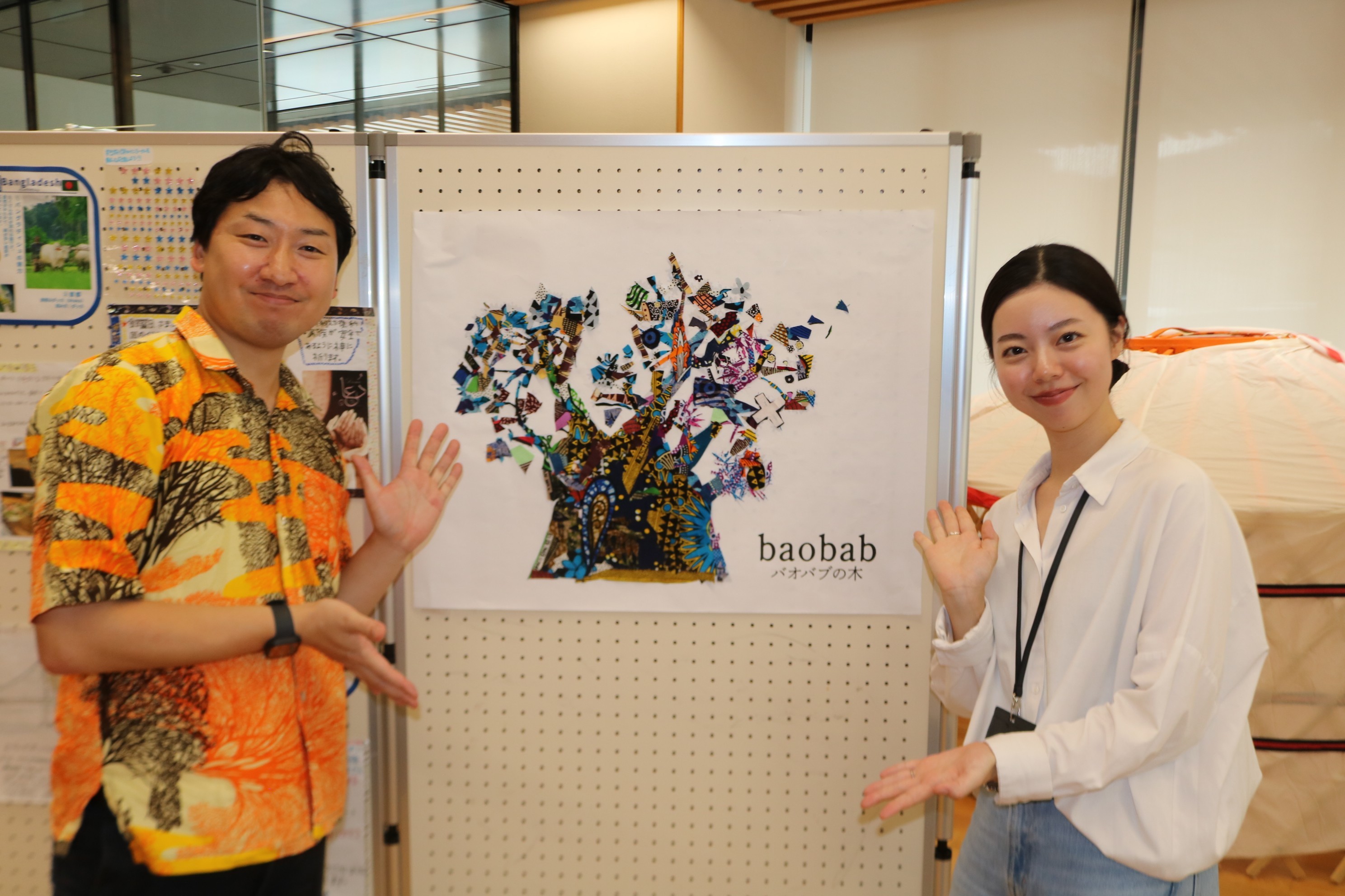 左から由地推進員、坂出市国際交流推進マネージャーの竹内空さん）  