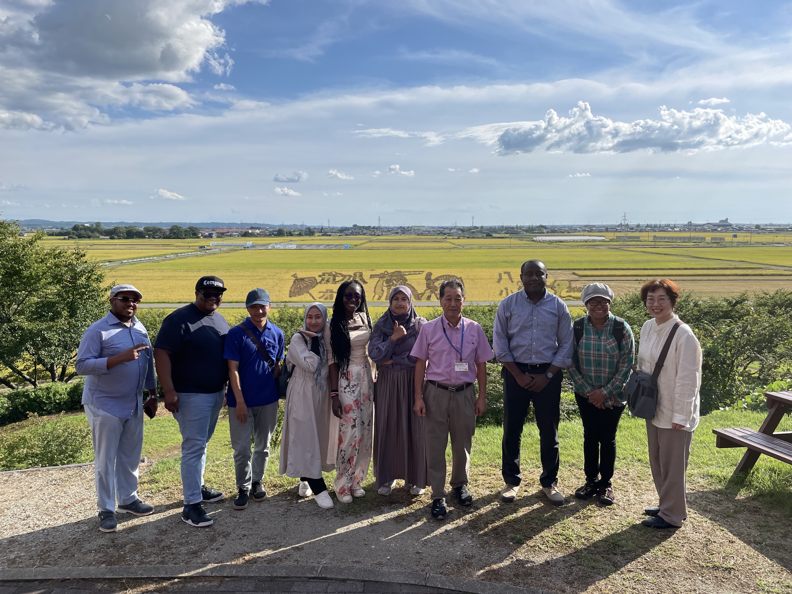 地元秋田、青森、宮城から８名の研修員が集まりました。