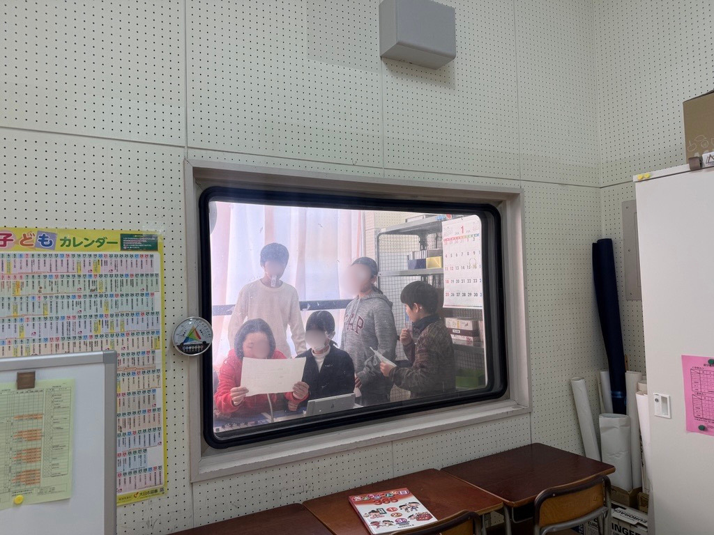 校内放送の様子