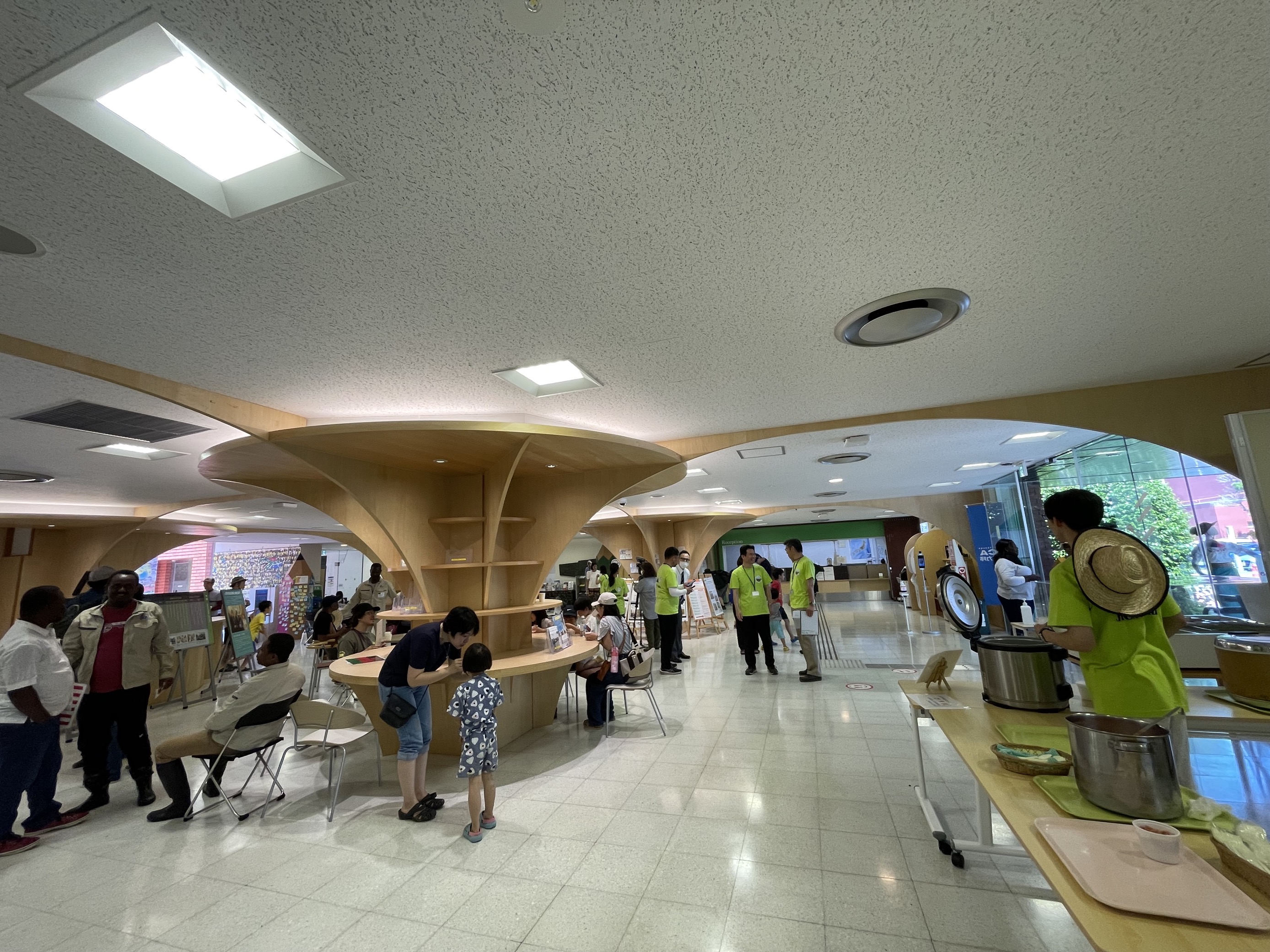 田植の後の試食会、 たくさん召し上がっていただきました！