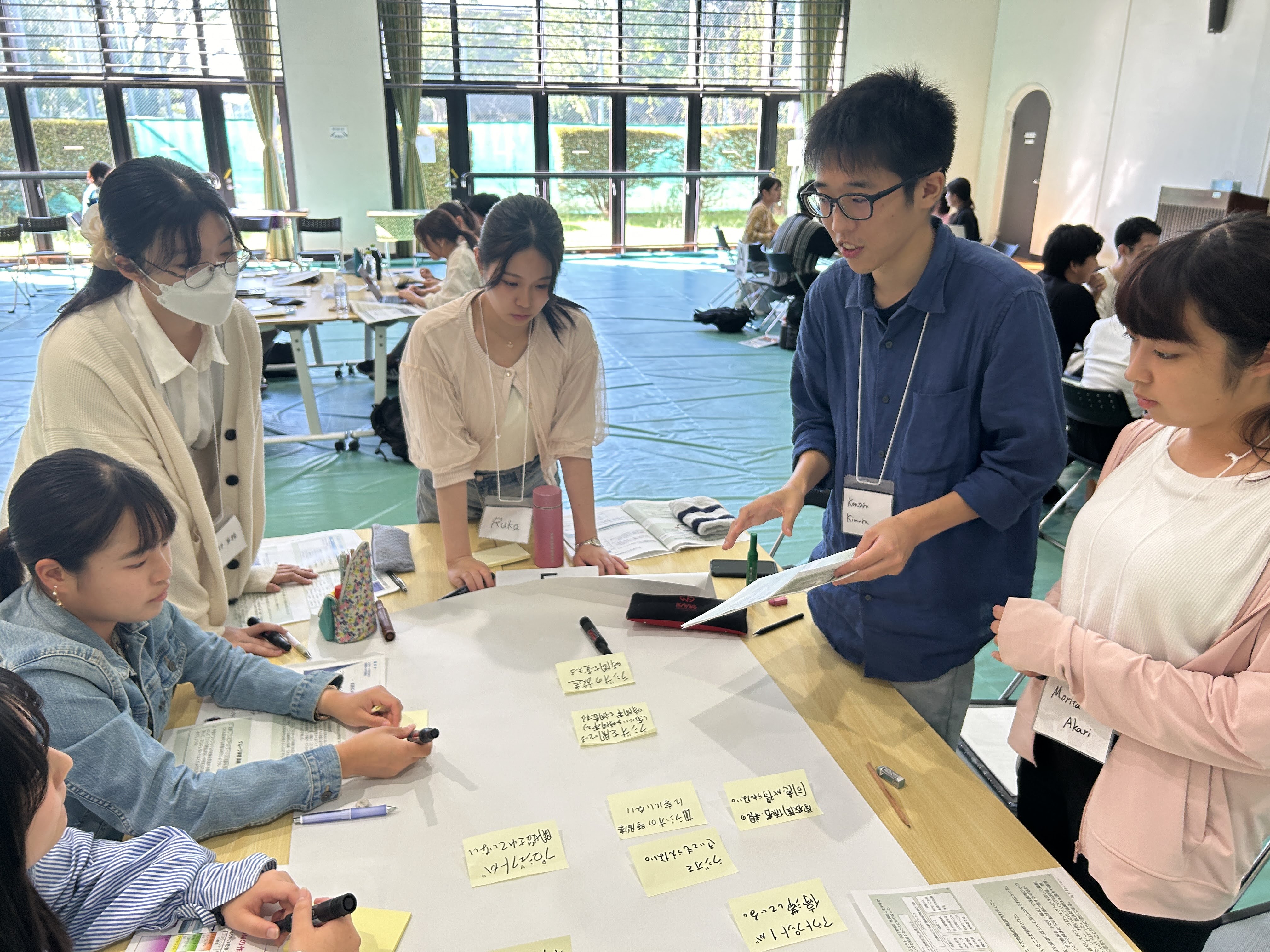 国際協力実務講座でグループワークに取り組む様子