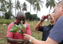 農業技術指導の様子