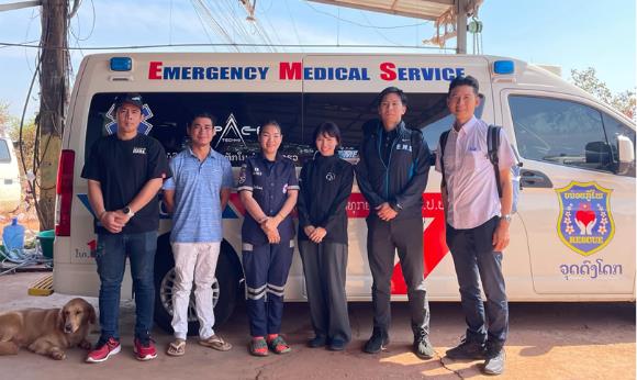ビエンチャン救急隊のメンバーとの写真(2025年２月)
