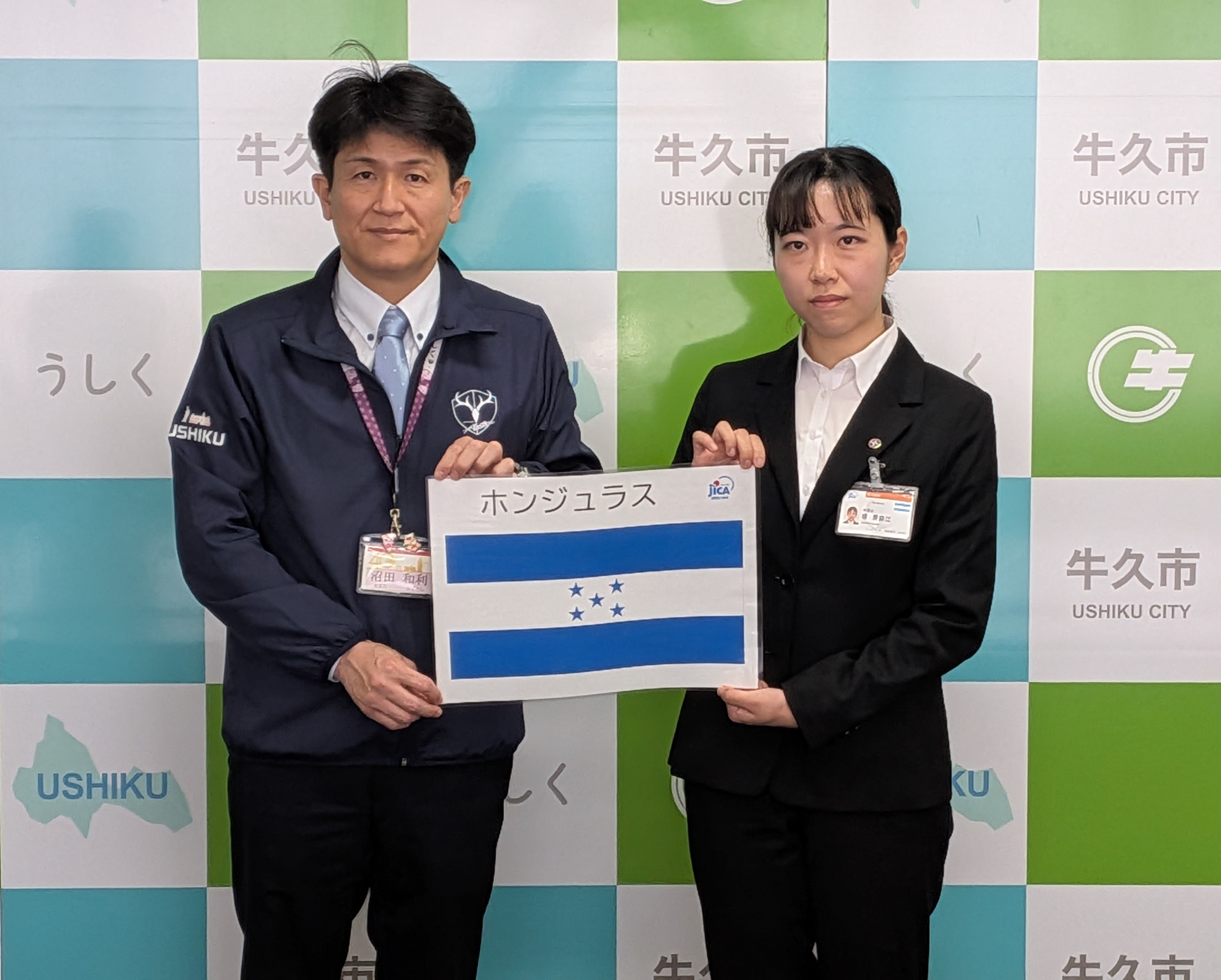 左から牛久市・沼田和利市長と堺果奈江隊員（ホンジュラス・栄養士）