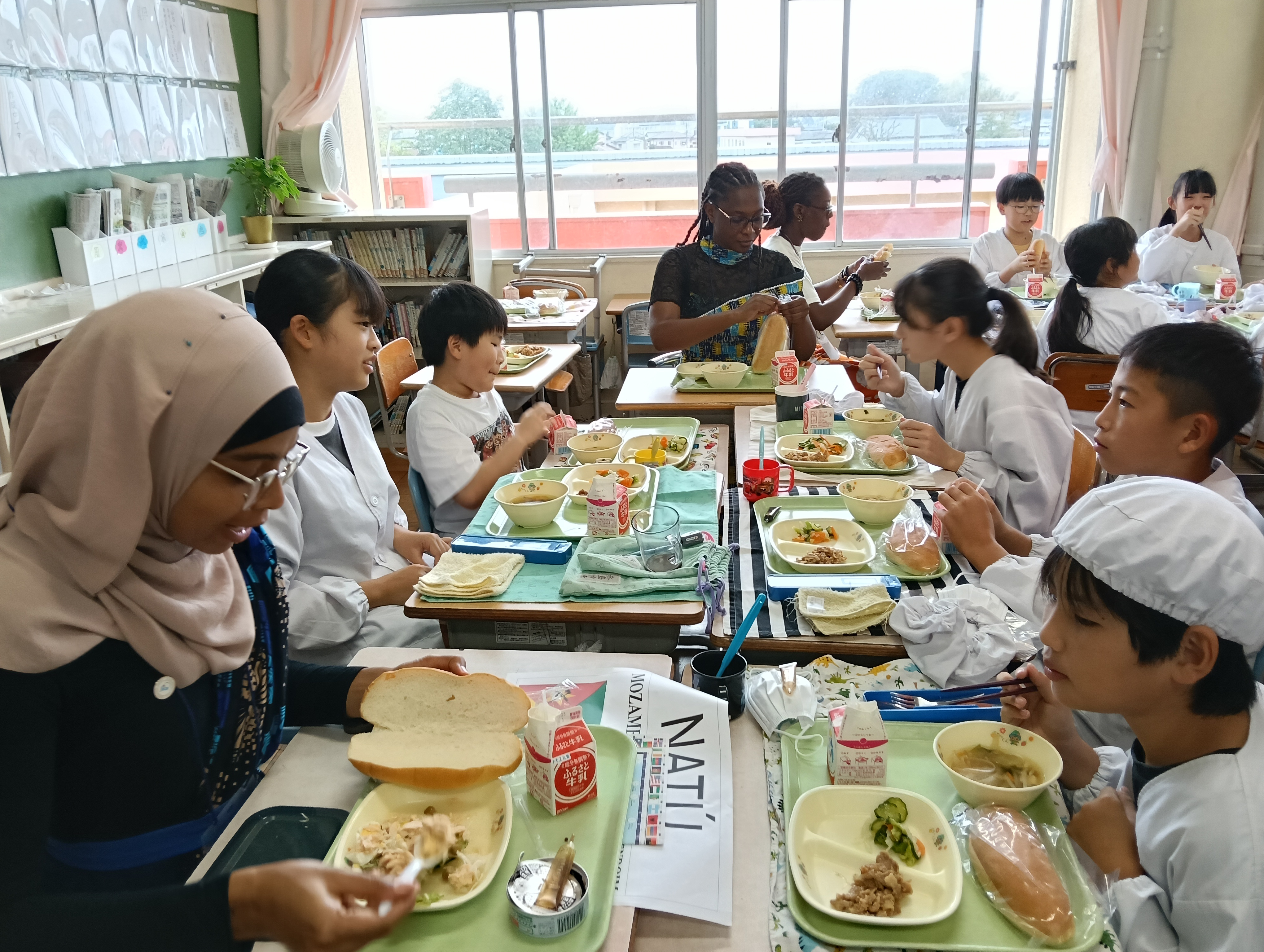 （写真⑧）：給食交流①