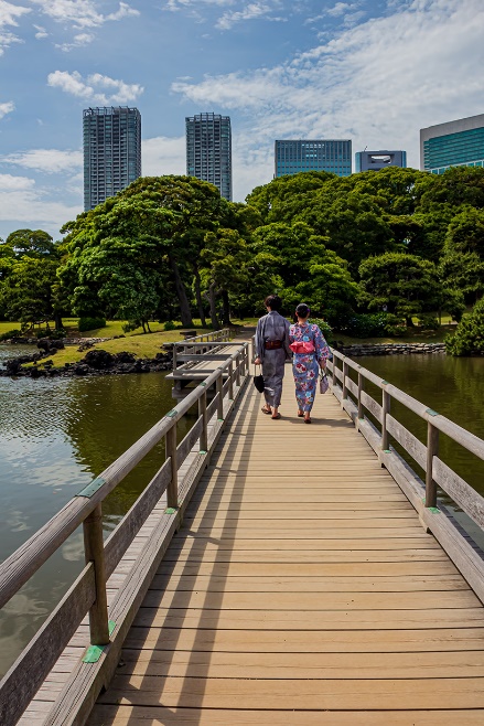 浜離宮恩賜庭園にて。浴衣を着た人々と庭園の素敵な雰囲気は、Yumeでも実現させたいです。