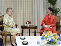 Mrs. Ogata and President Arroyo discuss the situation in Mindanao and aid to Africa during a talk on Wednesday, May 23.
