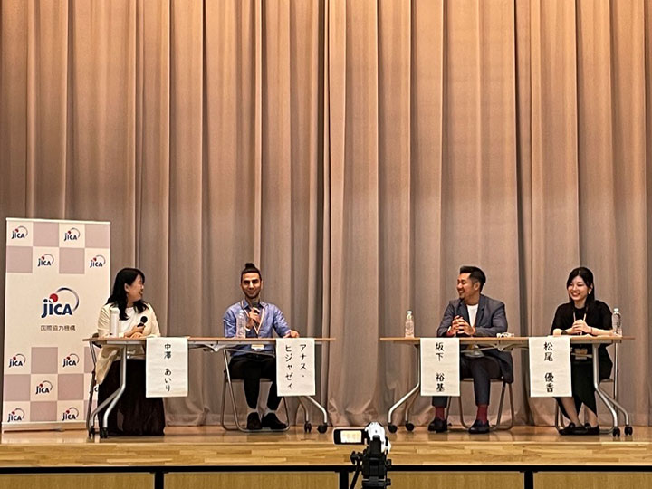 <The panel discussion>