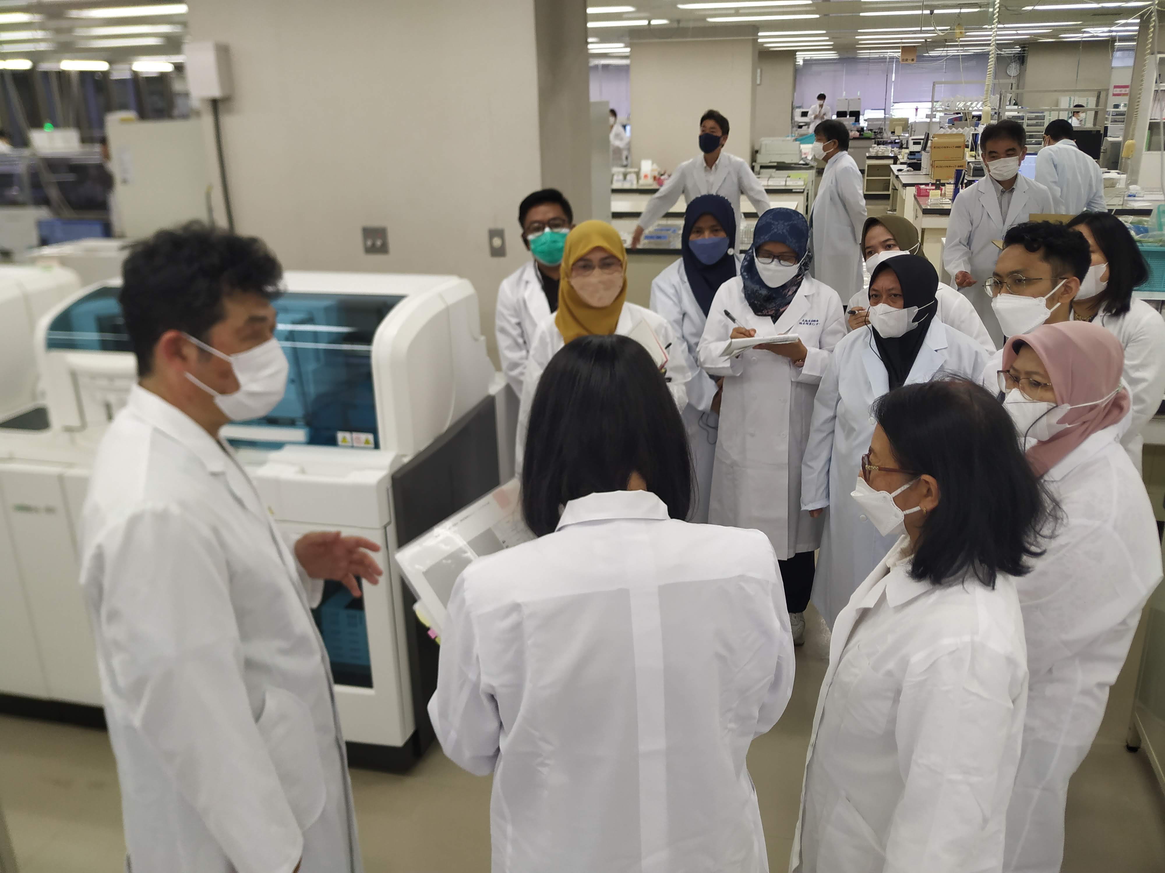 Learn on laboratory testing systems during the COVID-19 pandemic as well as normal operations (at Hiroshima City Medical Association Clinical Testing Center)