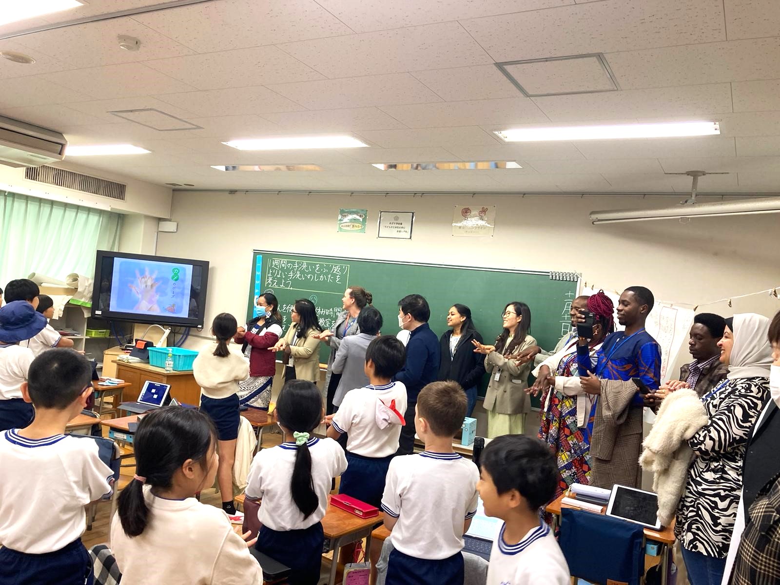 Handwashing with Year 4 students Learn to wash your hands properly in a fun while singing “Hand washing song”