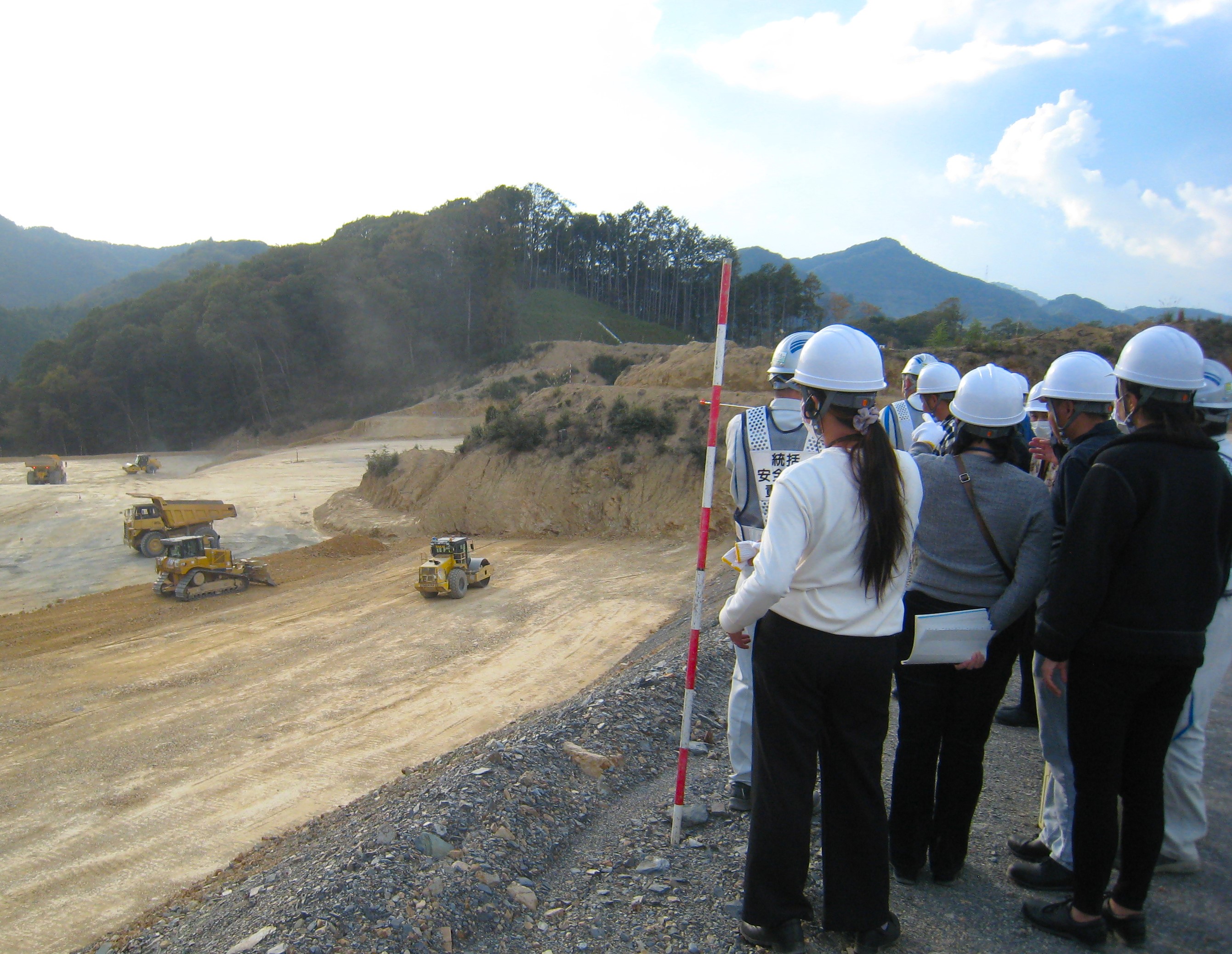Visits of Construction Site (at construction site by joint venture of Fujita-Daiwa House Industry)