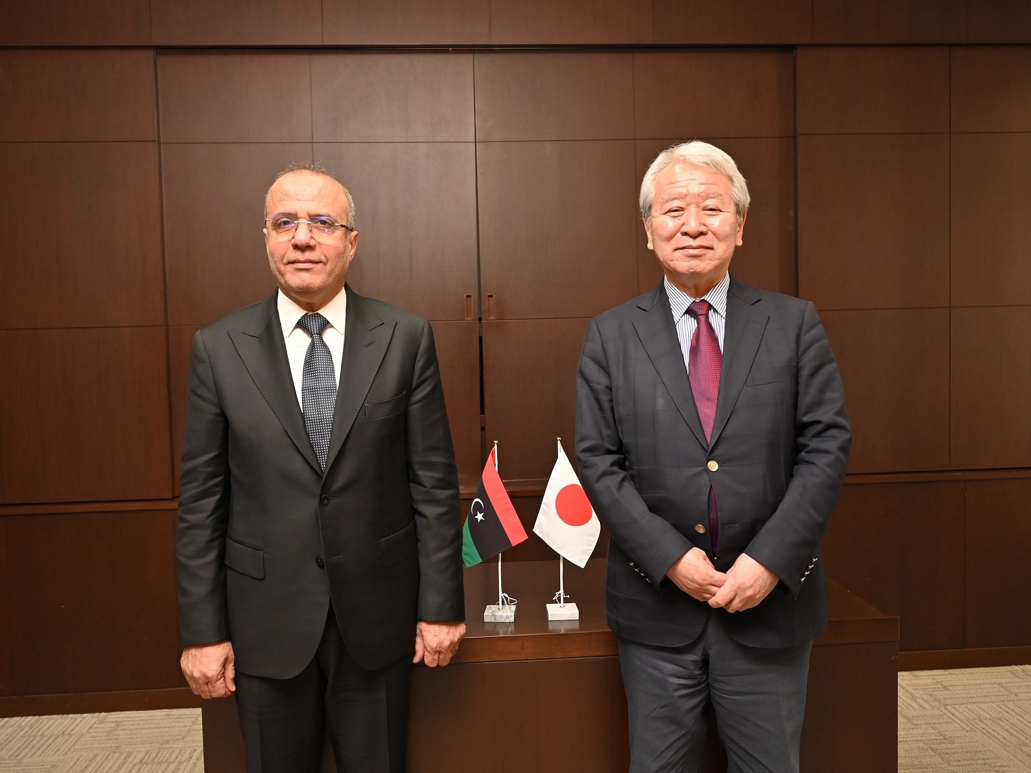 President Tanaka（right) and Vice President of the Presidential Council Alllafi