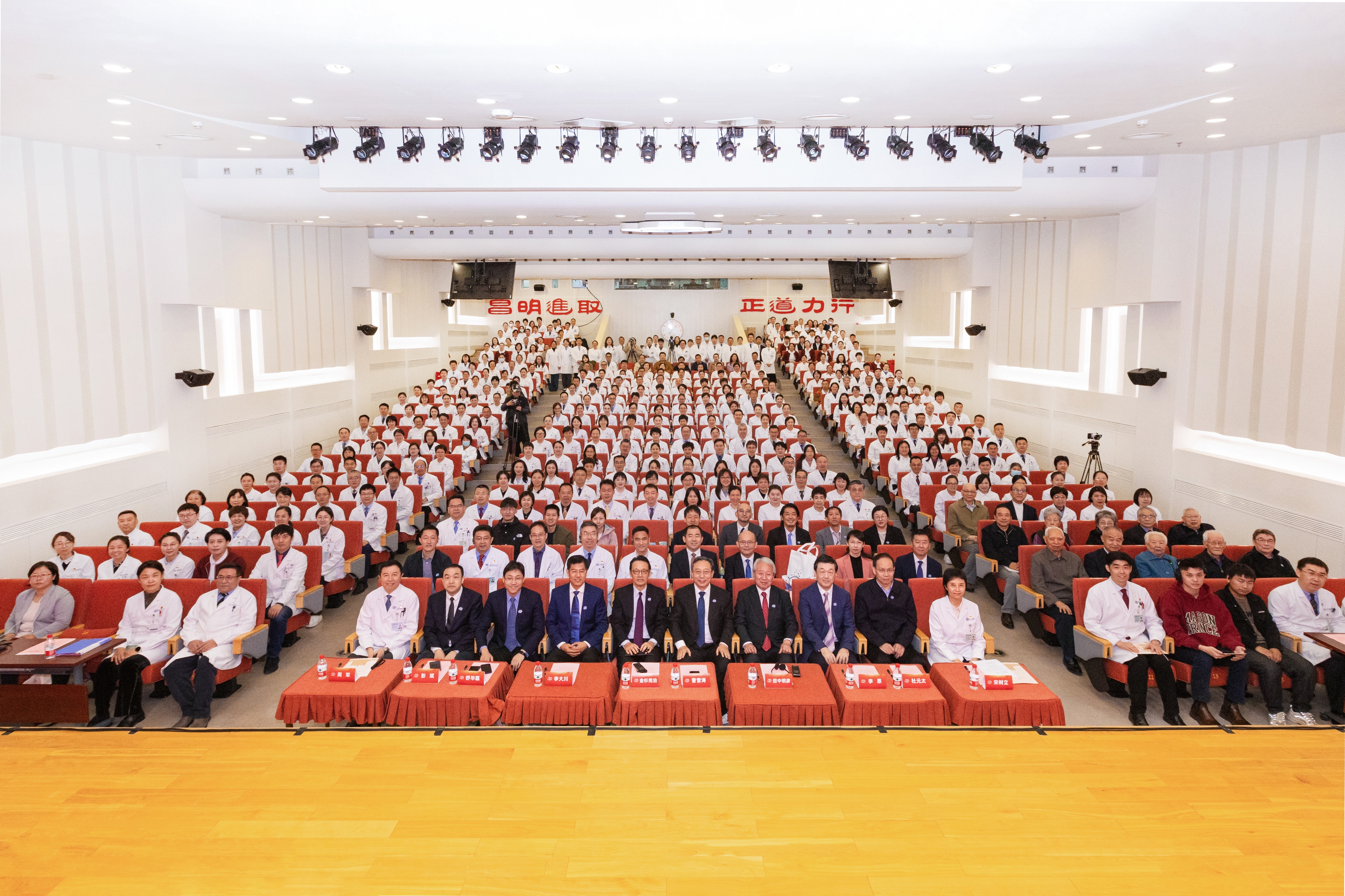 Participating in the 40th anniversary ceremony of the China-Japan Friendship Hospital