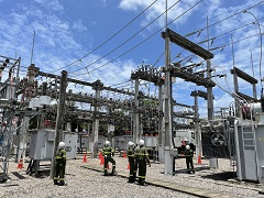 Neoenergia Pernambuco staff inspecting and refurbishing a substation
