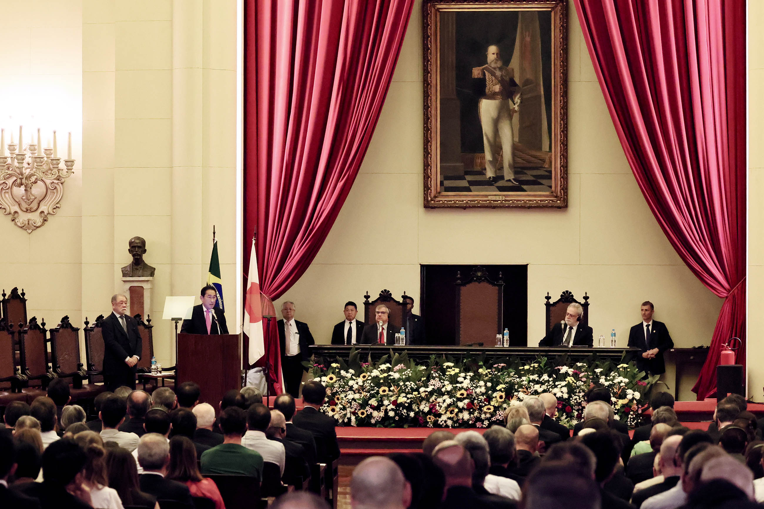 Prime Minister Kishida giving a speech on Japan’s foreign policy towards Latin America and the Caribbean at the University of São Paulo (Source: Prime Minister’s Office of Japan)
