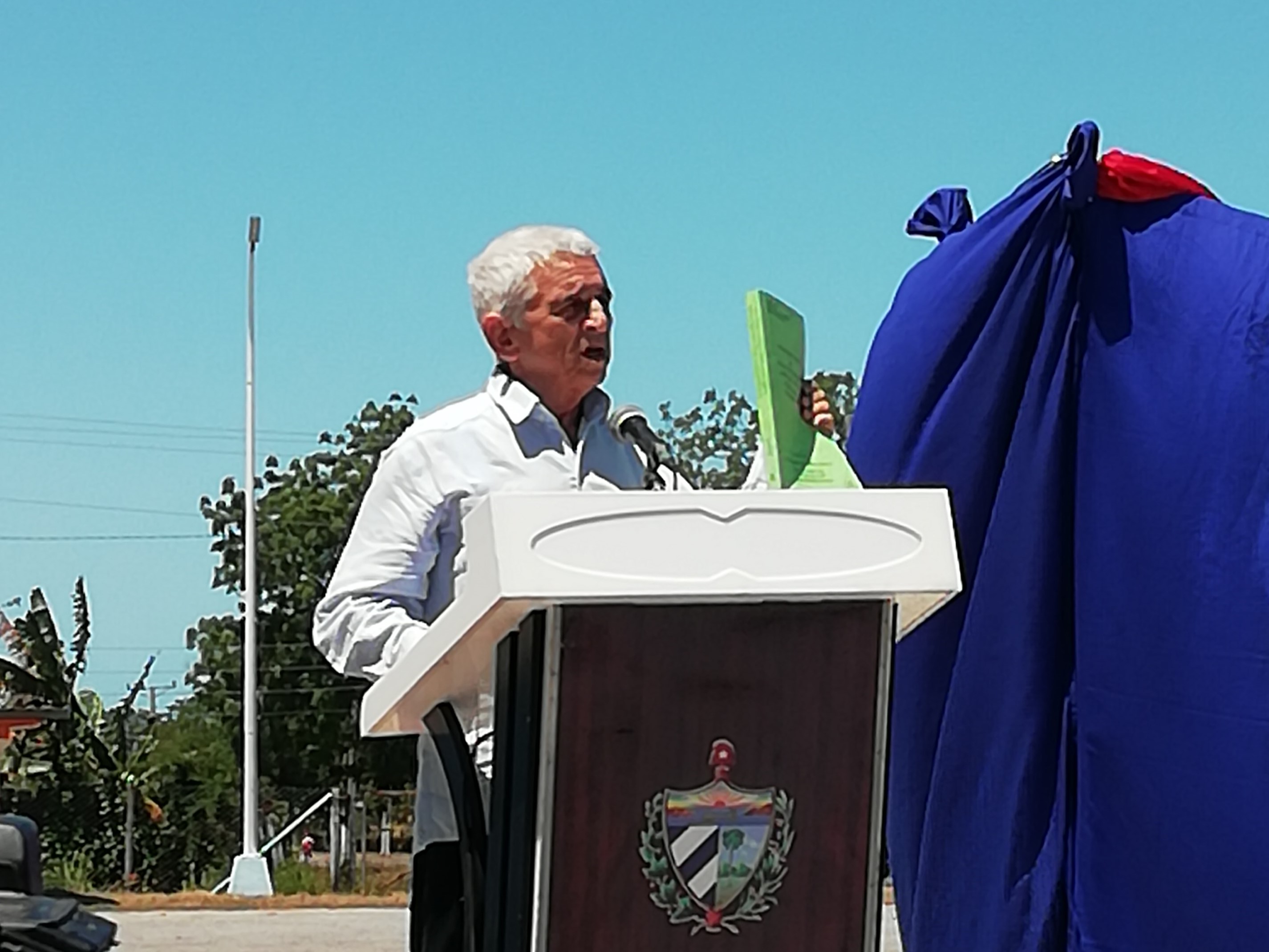 UNE General Director López Valdés