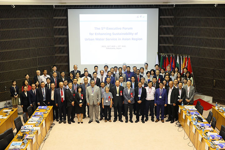 Group photo: participants including Director Generals and executives of water utilities and ministries.