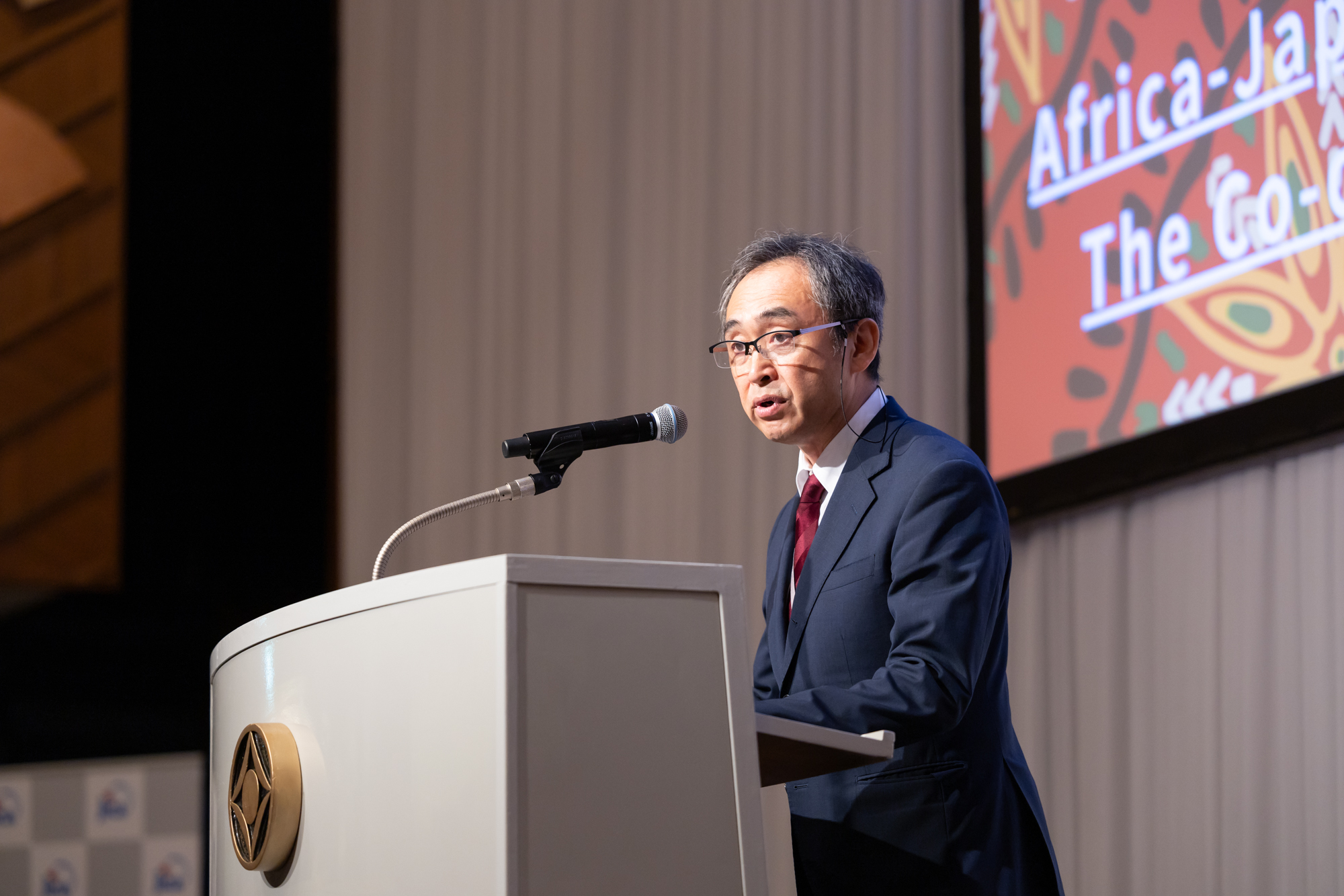 （Mr. Ando）