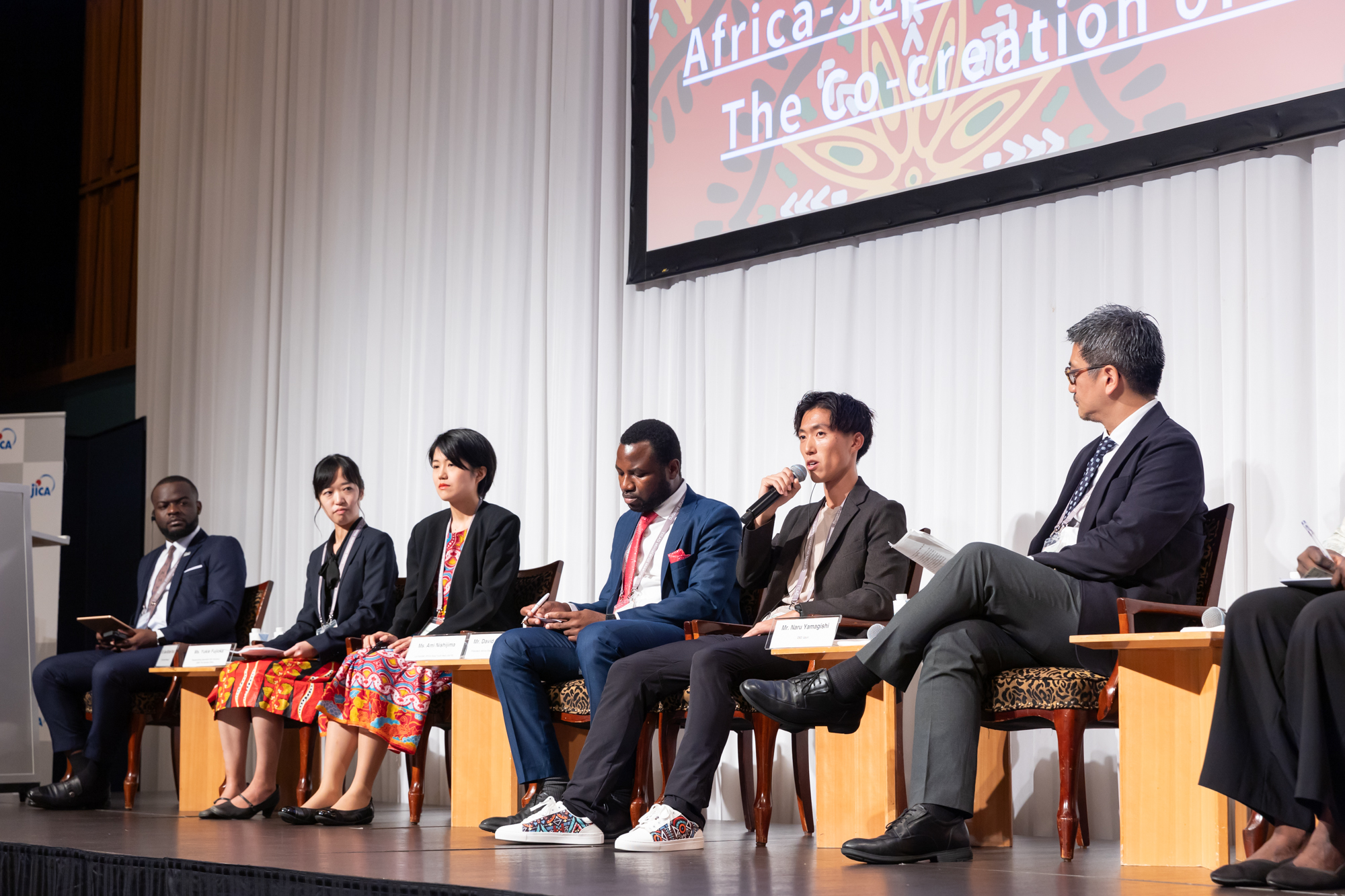 （from left side, Mr. Wawa, Ms. Fujioka, Ms. Nishijima, Mr. Kpondehou, and Mr. Yamagishi）
