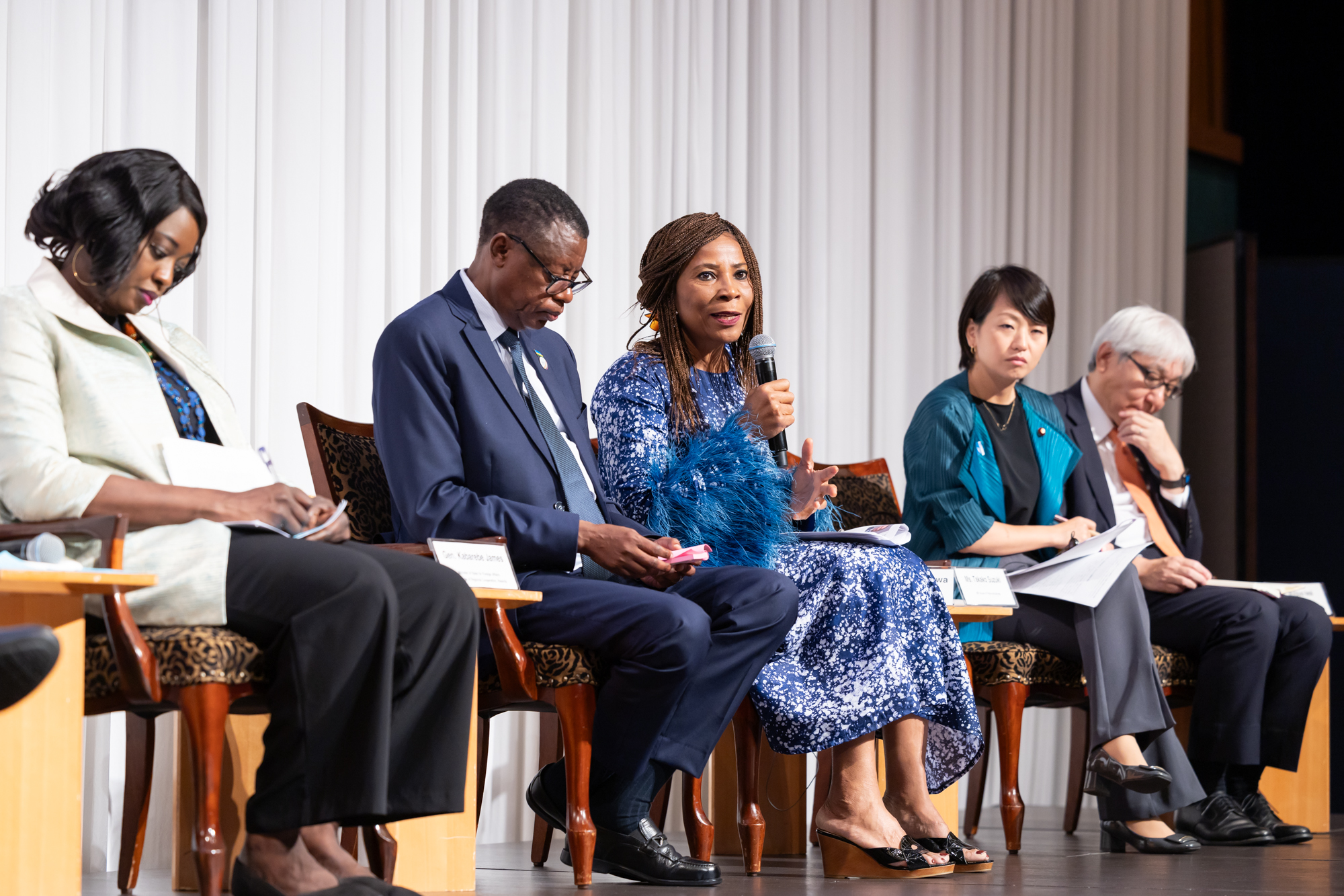（from right side, Mr. Iwai, Ms. Suzuki, Ms. Eziakonwa and Mr. James）