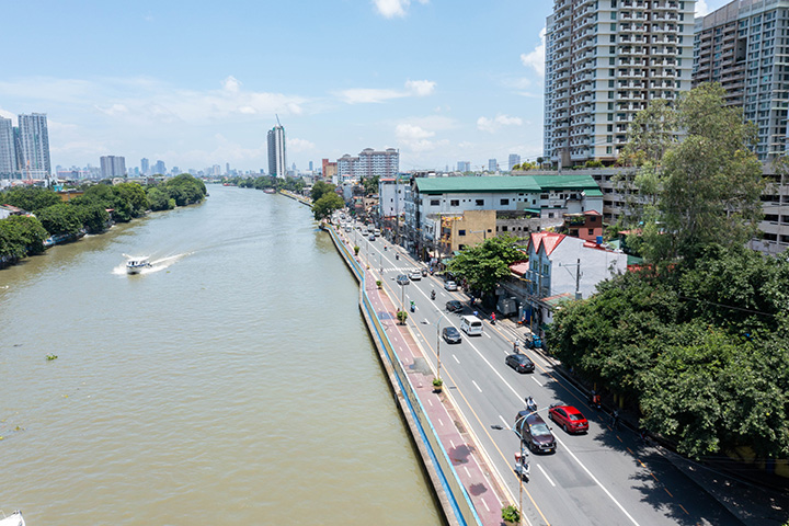 An embankment of the Pasig-Marikina River