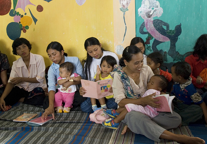 Mothers coming for a health check-up with their handbooks.