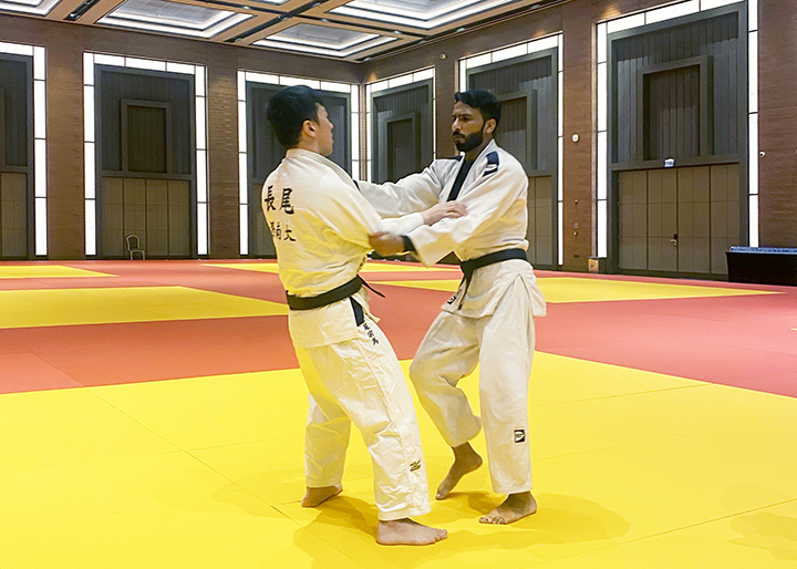 Nagao coaching Parmar.