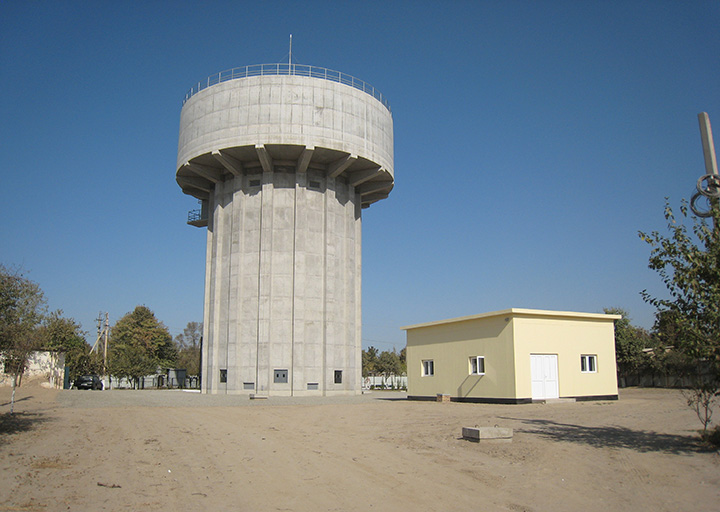The newly installed 1,800 m³ elevated water tank in the Pyanj District of Khatlon Region