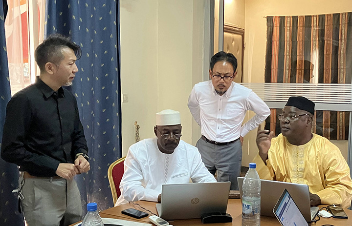 Iwata and Samassekou in discussion