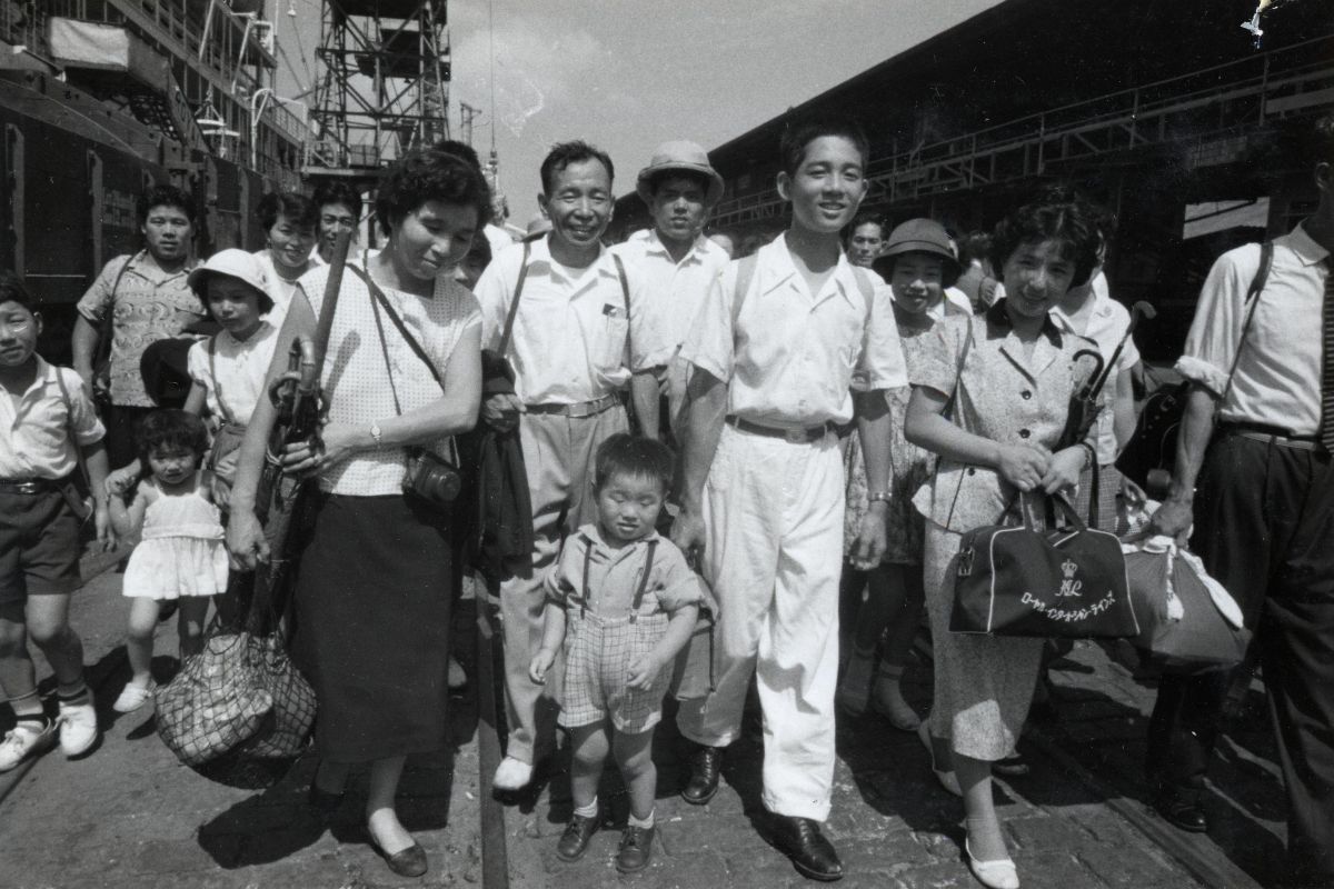 Japanese emigrants arrive at the Port of Santos, Brazil. (Photo provided by the Japanese Overseas Migration Museum, JICA Yokohama)