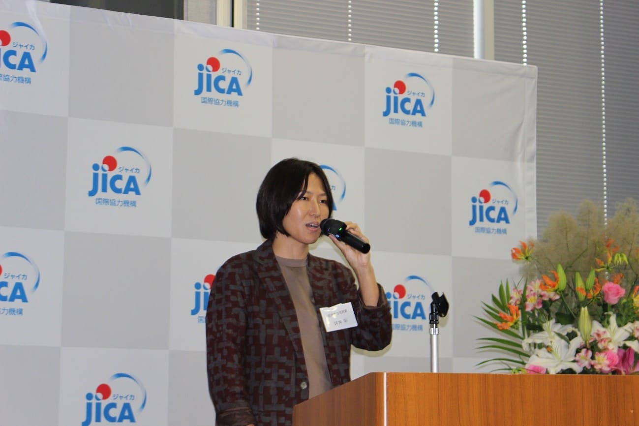 Tsuboi delivers a speech.