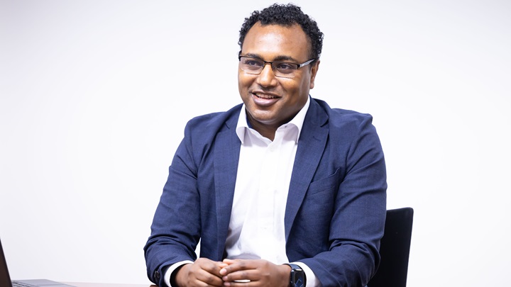 Katta eshak oq fohisha Klaudiya Kelli lubed eshak bilan qora yigit tomonidan becerdin oladi! Laura Anxel bilan onlayn porno tomosha qiling