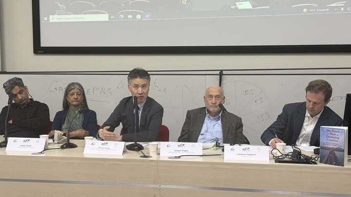 Photo: Harada Tetsuya (center), Principal Research Fellow at the JICA Ogata Research Institute, presents on the nature of employment in Africa.