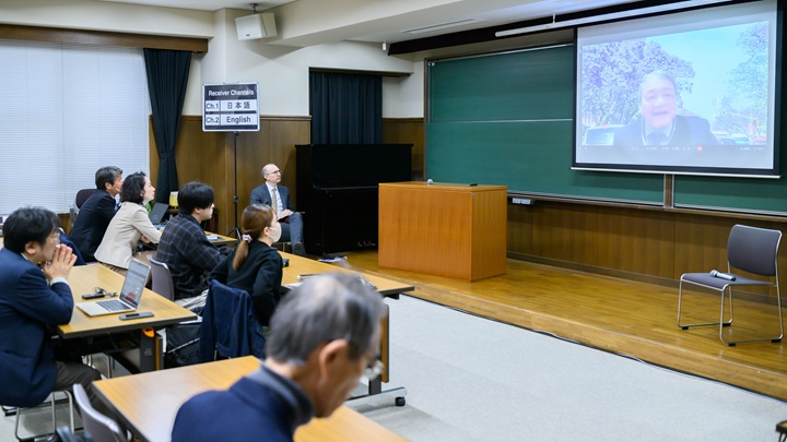 Photo: Homma Toru, Senior Advisor at JICA (on screen), joined the seminar online as a discussant.