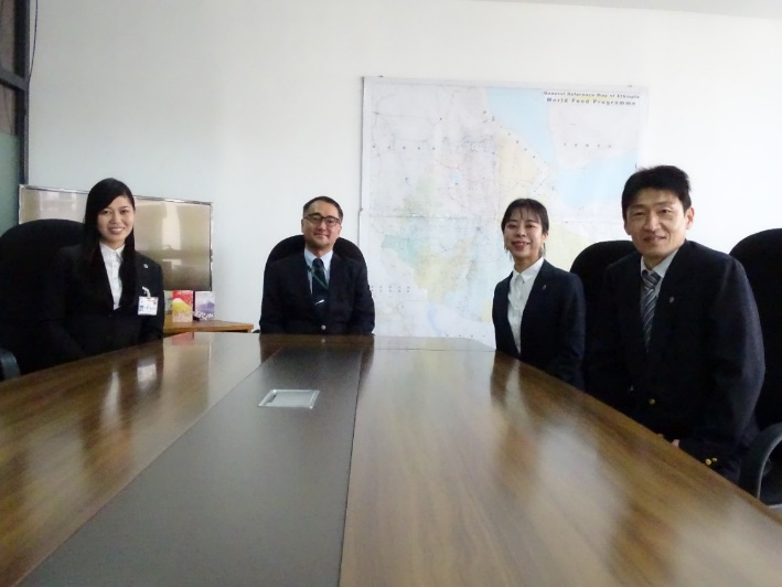Mr. Kensuke Oshima, Chief Representative, JICA Ethiopia Office, gave a warm welcome to the three volunteers at his office.
