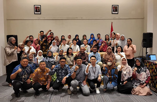 Sesi foto dengan semua perserta, setelah presentasi dari Dr. Sunugawa 27th July 2023.