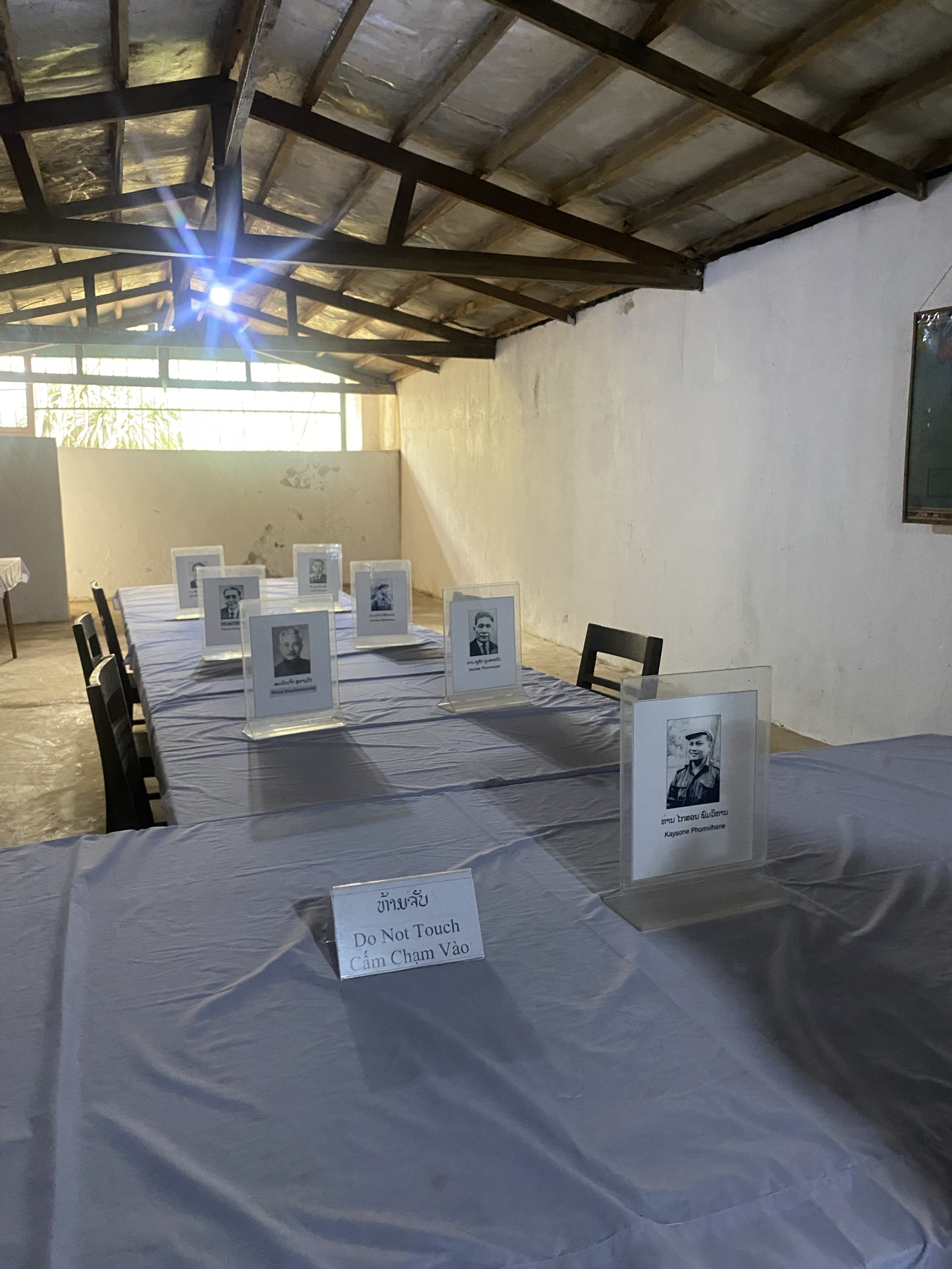 Kaysone Phomvihan's cave's meeting room
